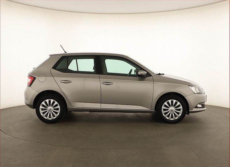Škoda Fabia (2018) 1.0, Serv.kniha, Park. senzory - fotka 6 z 14