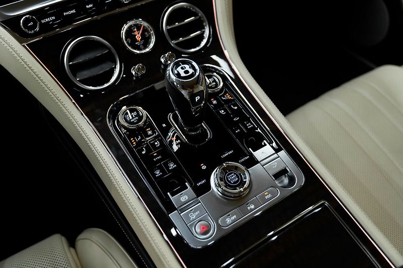 Bentley Continental GT Touring, City, Nočné videnie - fotka 10 z 25