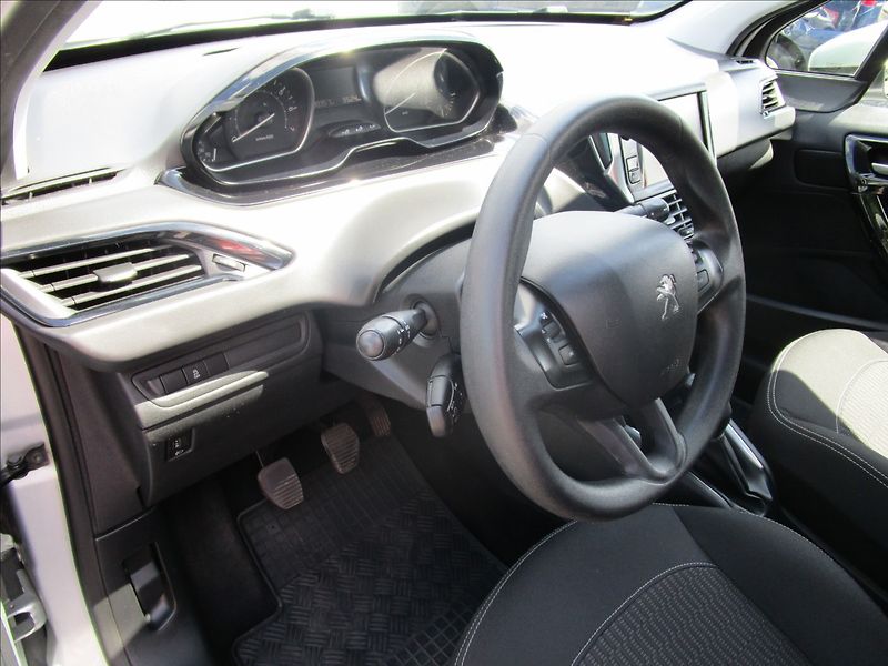 Peugeot 208 1.2i Klima, Navi - fotka 11 z 38