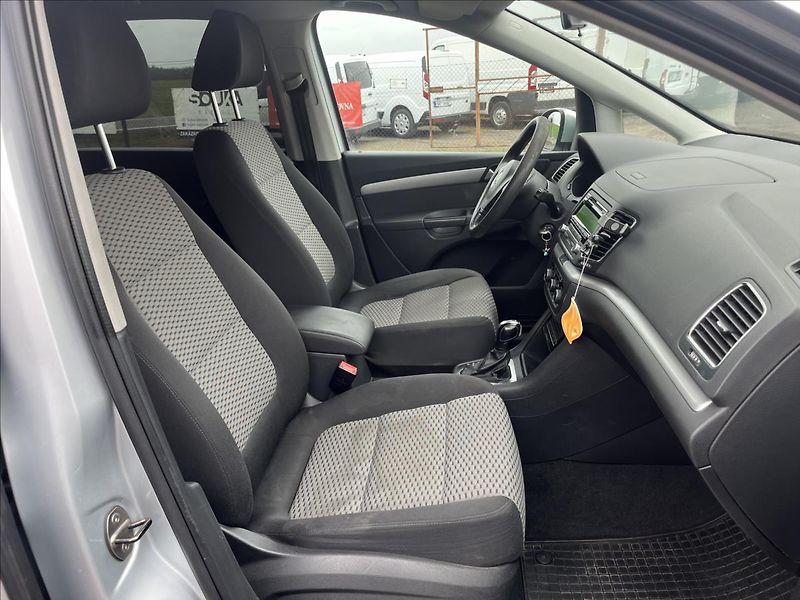 Volkswagen Sharan 2,0 TDi DSG 130KW KLIMA SERVIS - fotka 11 z 38