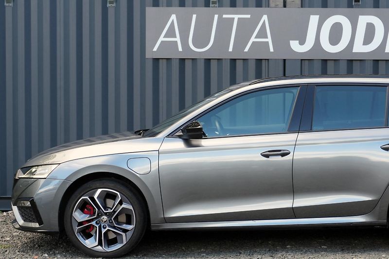 Škoda Octavia iV RS 1.4 TSI, ČR, Tažné, ACC - fotka 2 z 40
