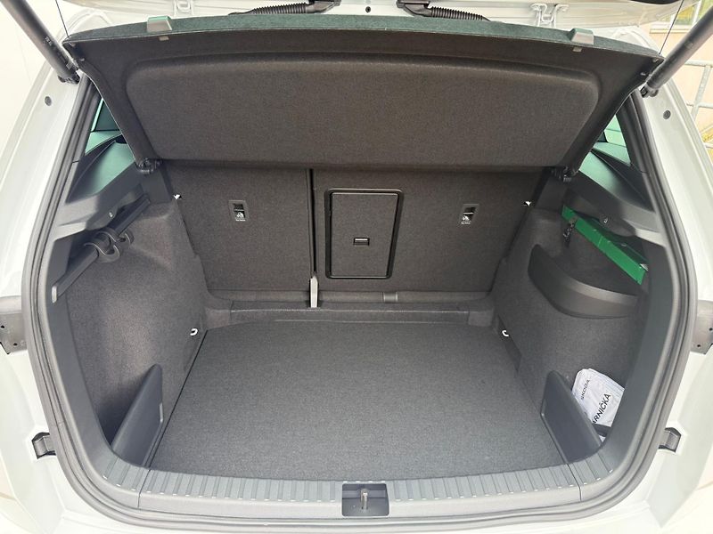 Škoda Karoq Sportline 1,5 TSI 110 kW DSG - fotka 22 z 25