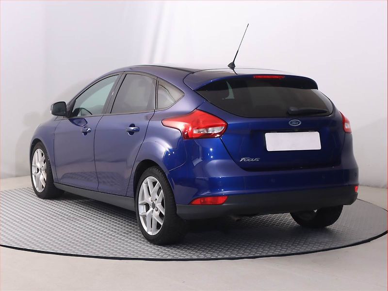Ford Focus (2015) 1.5 TDCi, Automat, Navi - fotka 4 z 19