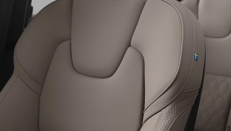 Volvo XC90 (2026) B5 AWD PLUS Dark+4 ROKY ZÁRUKA - fotka 12 z 18