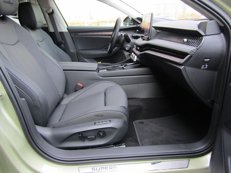 Škoda Superb (2026) L&K 2.0 TDI 110 kW DSG - fotka 20 z 30