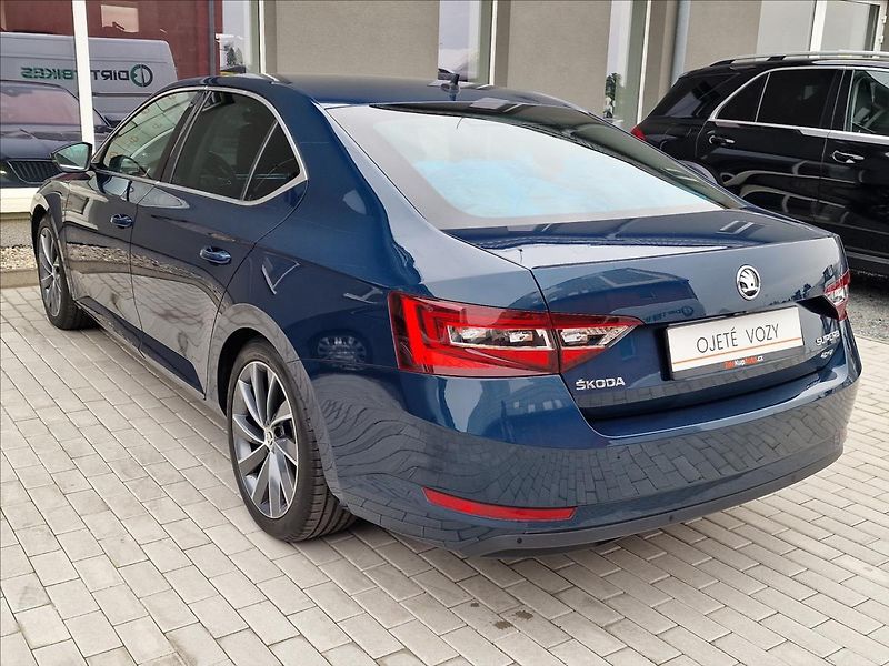 Škoda Superb 2.0TDI 140kW L&K 4x4 DSG, ČR - fotka 8 z 50