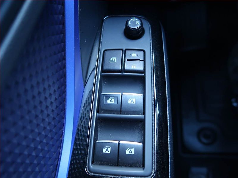 Toyota C-HR (2017) 1.2 Turbo, Serv.kniha, Navi - fotka 18 z 18