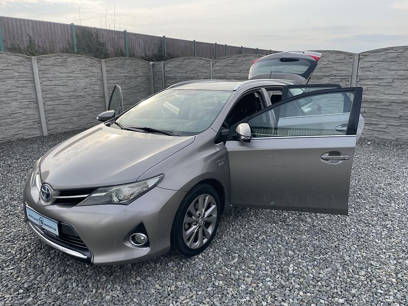 Toyota Auris 1.8i 16v HYBRID AUT NAVI CAM!! - fotka 144 z 166
