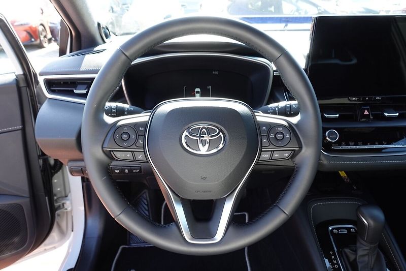 Toyota Corolla 2,0 HEV Executive TS - fotka 18 z 34