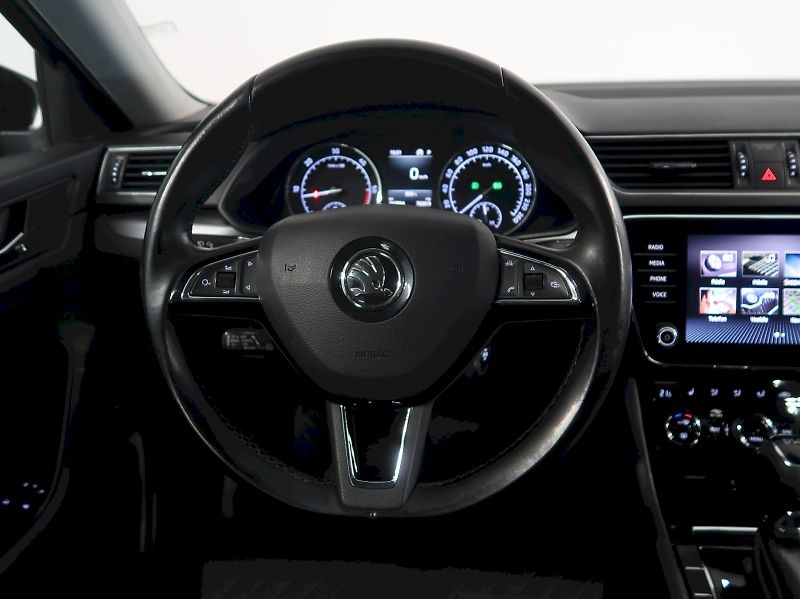 Škoda Superb (2018) STYLE 2.0TDI 140KW DSG CANTON - fotka 18 z 42