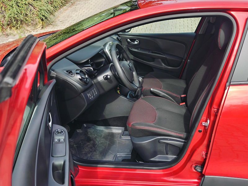 Renault Clio (2015) 1,2 16V 54 kW Limited - fotka 11 z 40