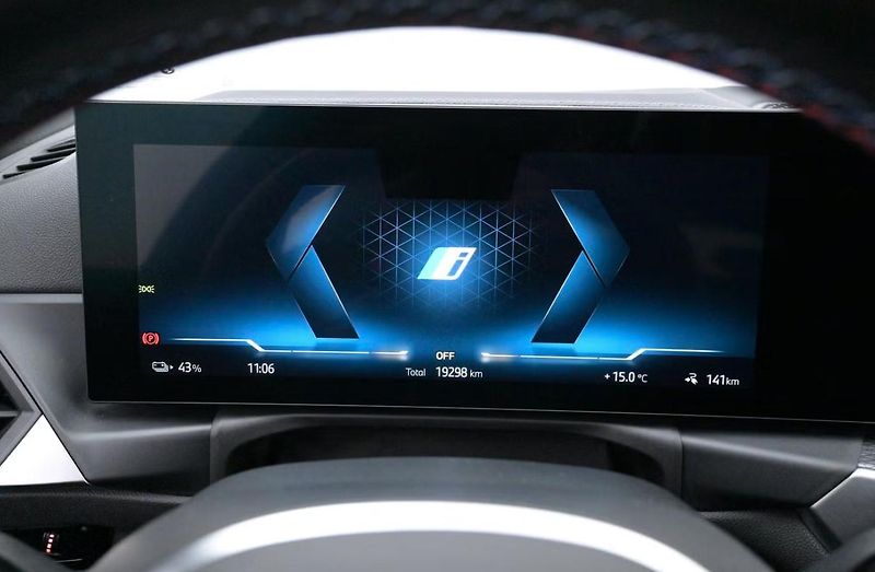 BMW i4 M50 xDrive GC SoH 94% Kam LED - fotka 8 z 26