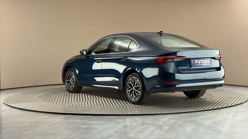 Škoda Octavia 2.0 TDI DSG Style - fotka 2 z 25