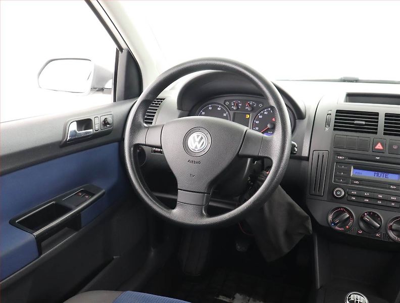 Mercedes-Benz CLA (2020) 200 - fotka 7 z 16