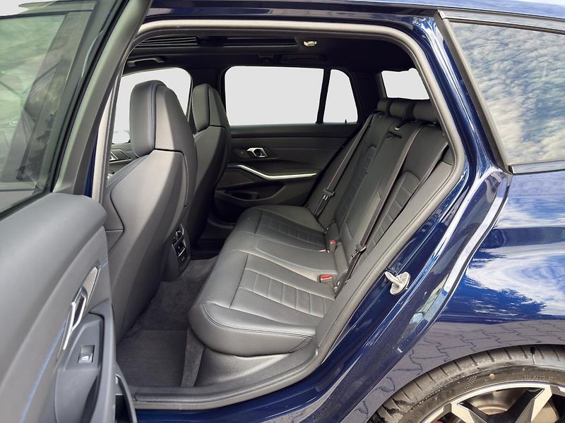 BMW Řada 3 M340i xDrive Touring - fotka 15 z 21