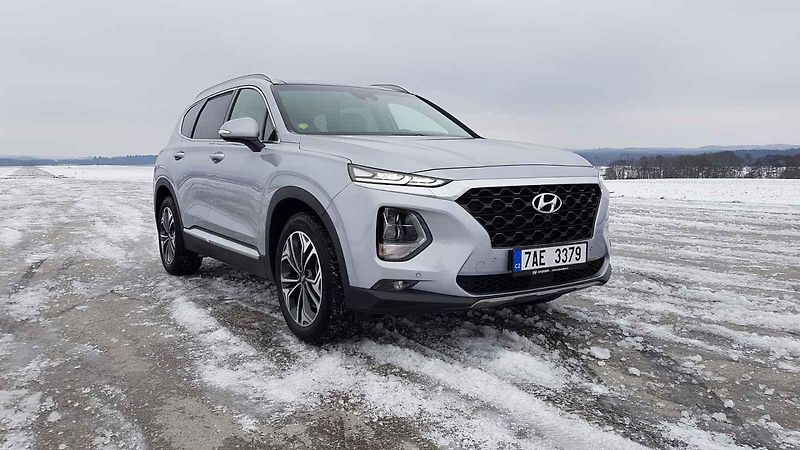 Hyundai Santa Fe vsadilo na nápadný design. Uveze až sedm cestujících.