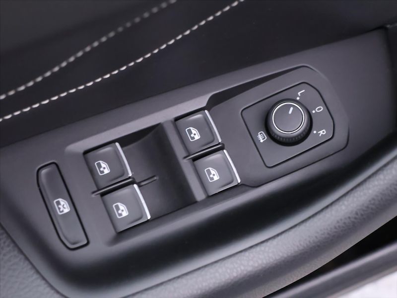 Volkswagen Passat 2,0 TDI 110kW DSG Elegance DPH - fotka 13 z 34