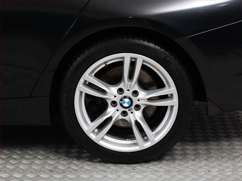BMW Řada 3 (2016) 330 d xDrive, 4X4, Automat - fotka 13 z 20