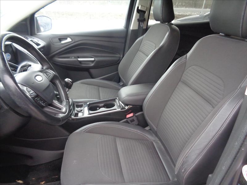 Ford Kuga 1,5 - fotka 8 z 13