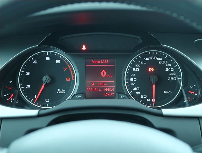 Audi A4 (2008) 1.8 TFSI, Serv.kniha, Xenony - fotka 11 z 16