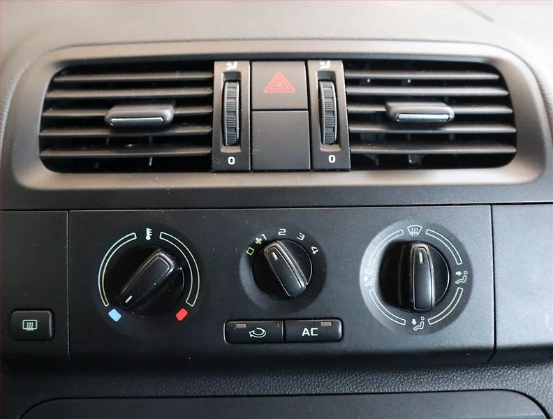 Škoda Fabia (2012) Ambiente 1.2 TSI, Eko.zaplacen - fotka 17 z 18