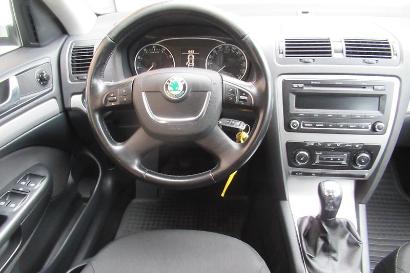 Škoda Octavia 1.2 TSi AUT. KLIMA XENON TAŽNÉ - fotka 10 z 19