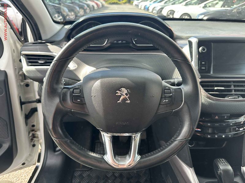 Peugeot 2008 (2026) 1.2, 1.maj,ČR, Business, AT - fotka 12 z 15