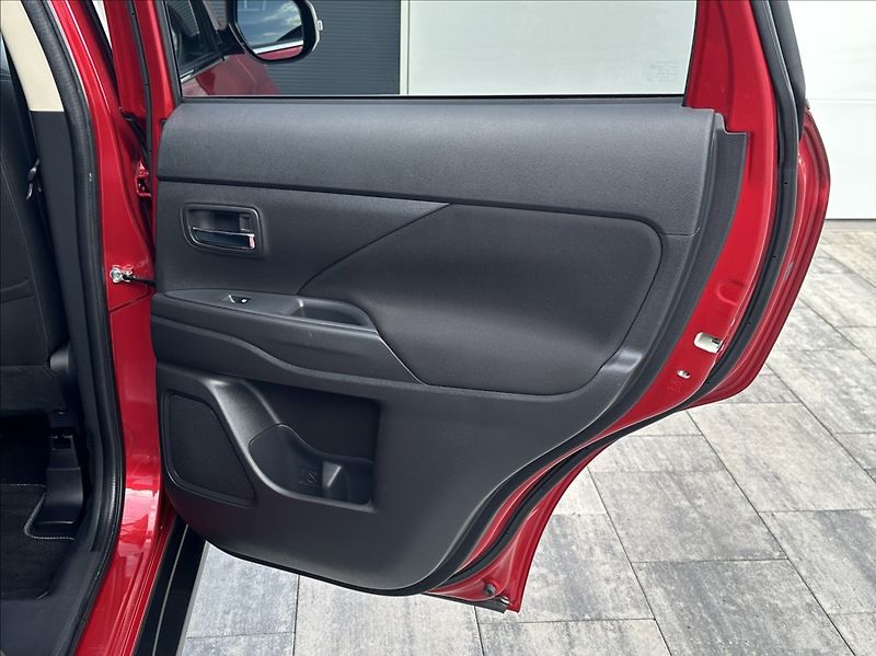 Mitsubishi Outlander 2,2 DI-D 150PS  Intense+ -7 4x - fotka 22 z 53