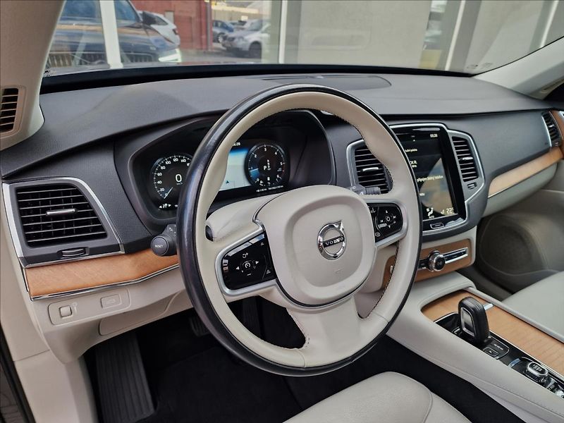 Volvo XC90 B5 AWD Momentum Pro Auto,1Maj - fotka 20 z 50