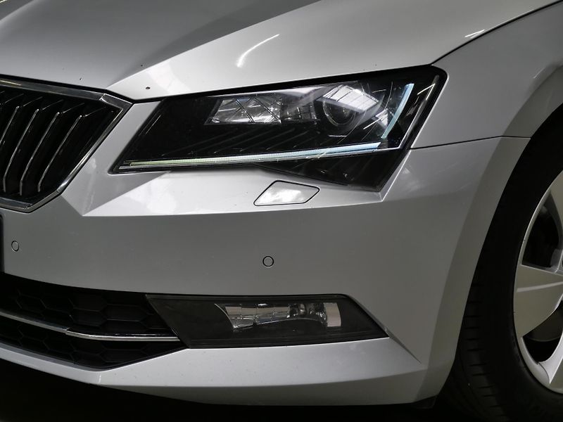 Škoda Superb - fotka 9 z 28