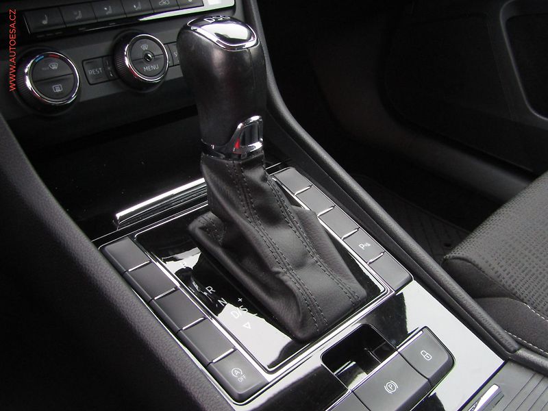 Škoda Superb (2016) 1.6 TDi, ČR, Ambition, DSG - fotka 16 z 21