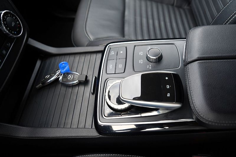 Mercedes-Benz GLE 350d 4Matic AMG/260PS/ČR - fotka 43 z 43