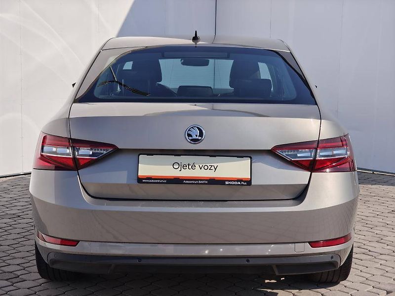 Škoda Superb Ambition Green tec 6DSG 2,0TDI - fotka 21 z 22