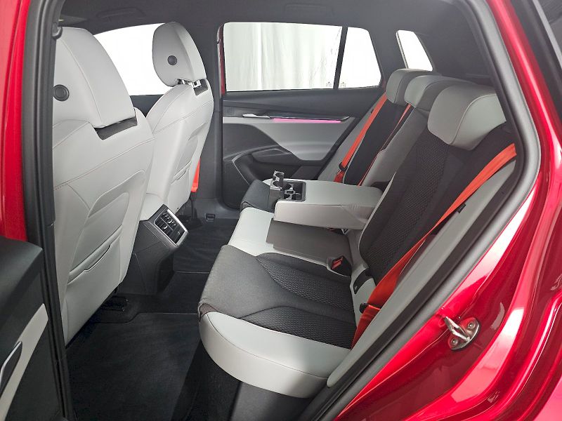 Škoda Elroq (2025) 60kWh 150kW Selection TAŽNÉ - fotka 19 z 35