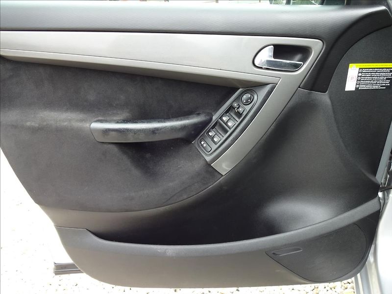 Citroën C4 Picasso 1,6HDI 80kW - fotka 17 z 44