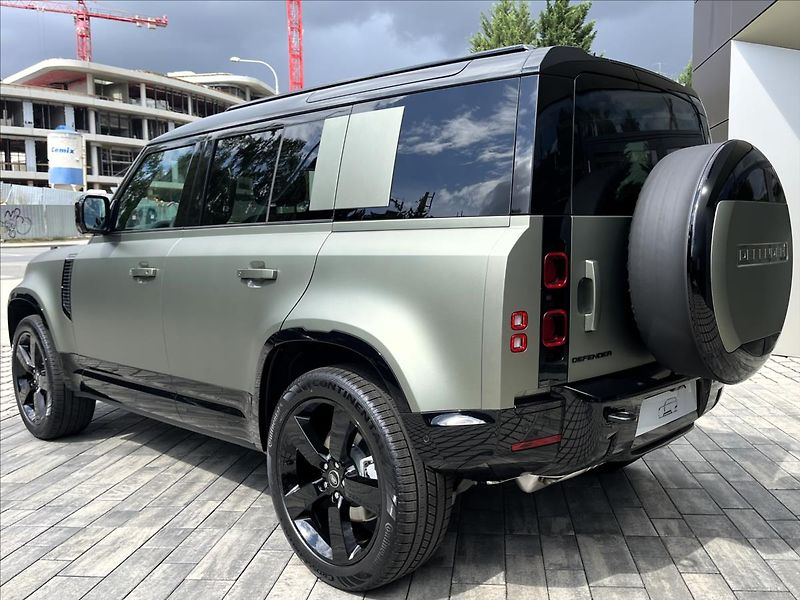 Land Rover Defender 3,0 110 D300 X-DYN HSE / SATIN - fotka 4 z 26
