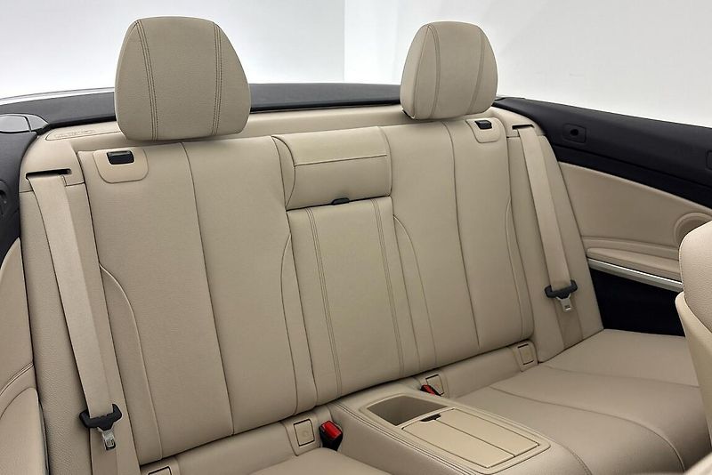 BMW Řada 4 420d Cabrio - fotka 12 z 23