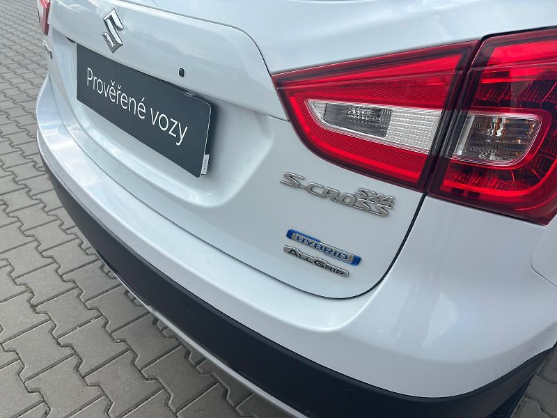Suzuki SX4 S-Cross 1.4 Boosterjet Premium Hybrid - fotka 27 z 27