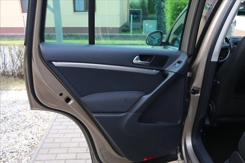 Volkswagen Tiguan 2,0 4x4, ČR, TAŽNÉ - fotka 18 z 25