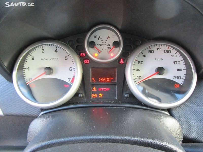 Peugeot 207 1,4 - 54KW + BATERIE - fotka 14 z 19
