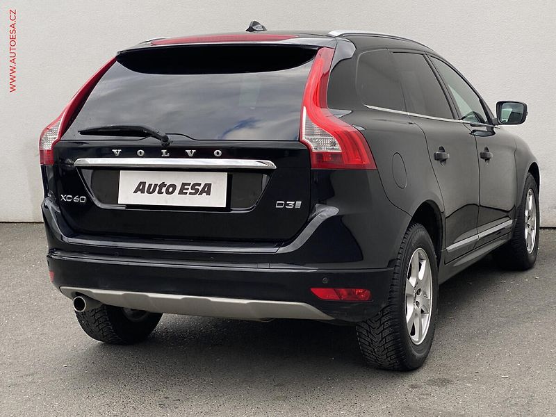 Volvo XC60 (2017) 2.0D, Summum, bixen, kůže - fotka 4 z 19