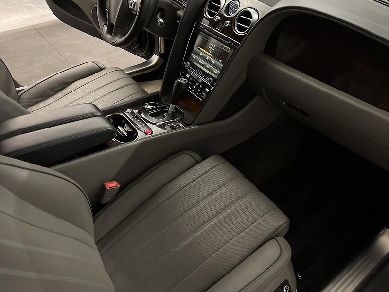 Bentley Flying Spur (2016) 6.0 625 PS  W12 - fotka 46 z 81