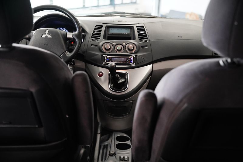 Mitsubishi Grandis - fotka 17 z 21