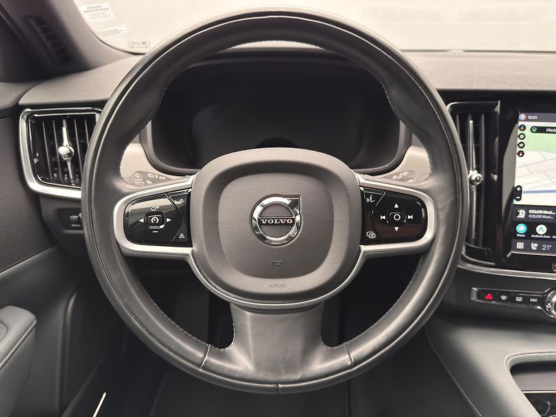 Volvo V90 B4 MOMENTUM AUT - fotka 3 z 45