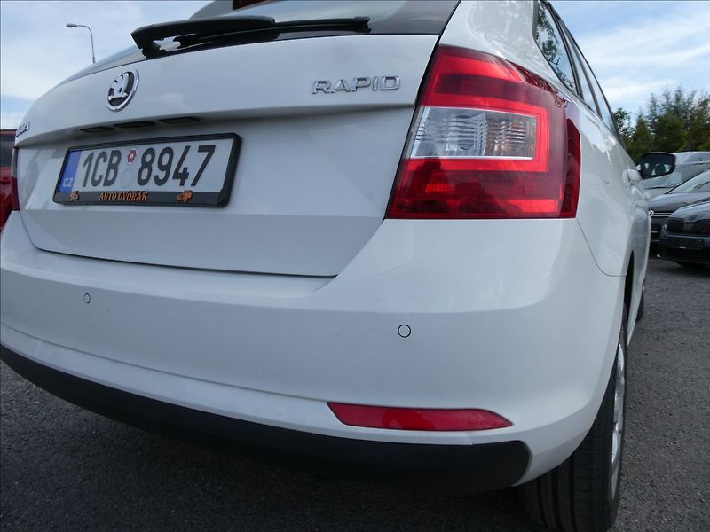 Škoda Rapid 1,2 TSI 77kW Style Spaceback - fotka 10 z 36
