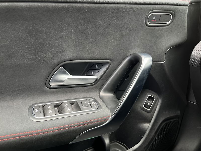 Mercedes-Benz CLA 180d kupé AMG Line Keyless - fotka 13 z 19