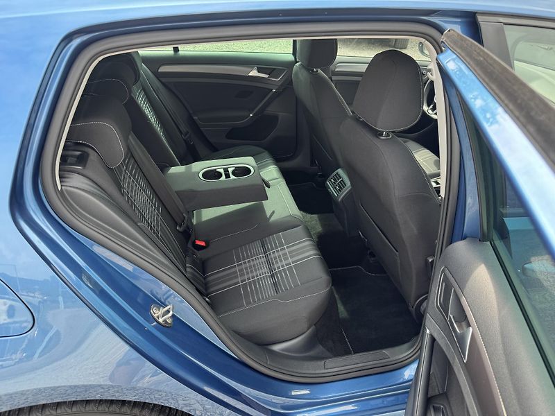 Volkswagen Golf (2015) 1.6TDi,DSG,rezervace - fotka 25 z 49