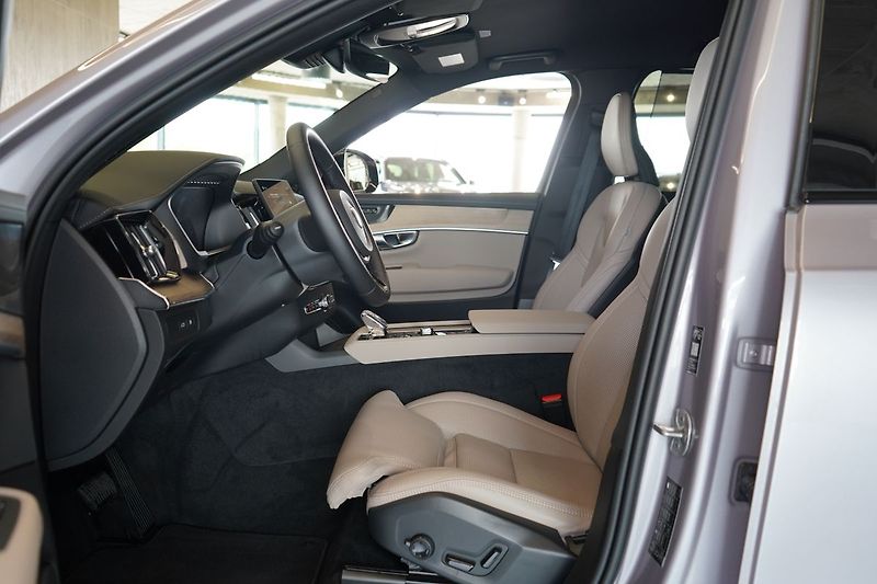Volvo XC90 T8 PLUS Dark, Vzduch,Ventilace - fotka 19 z 46