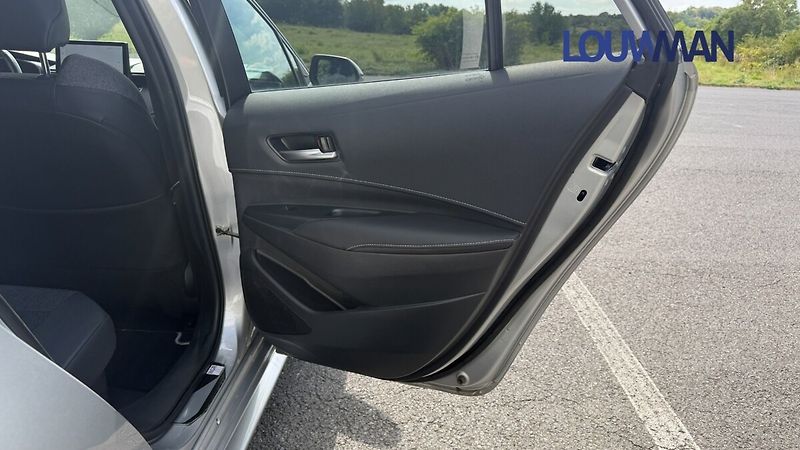 Toyota Corolla 1.8 HEV CVT Style - fotka 23 z 27