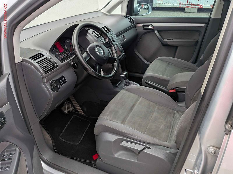 Volkswagen Touran (2006) 2.0TDi, DSG - fotka 9 z 13